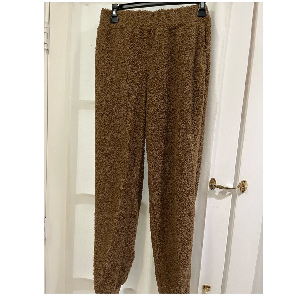 These pants are amazing and cozyyyy 🤍